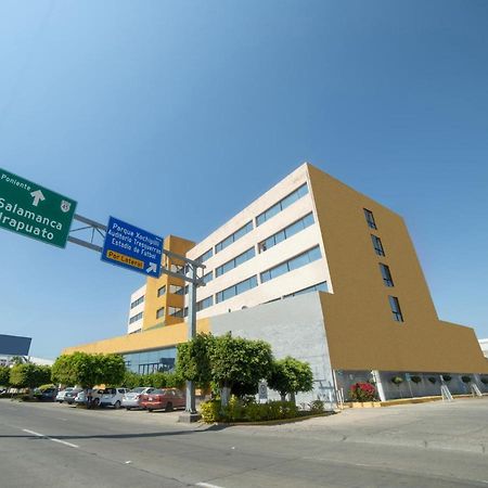 Capital O Hotel Casa Real Celaya Селая Екстериор снимка