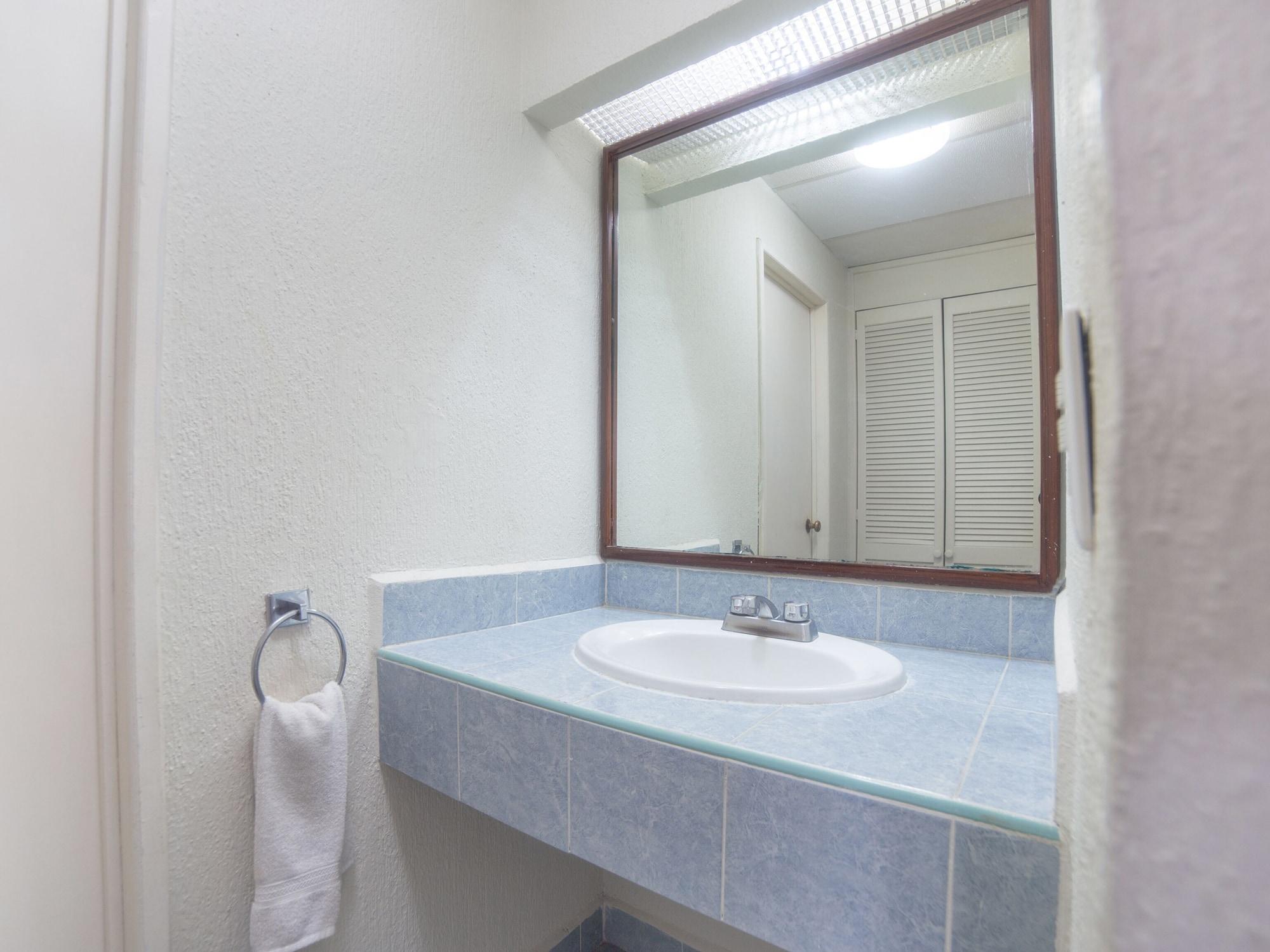 Capital O Hotel Casa Real Celaya Селая Екстериор снимка