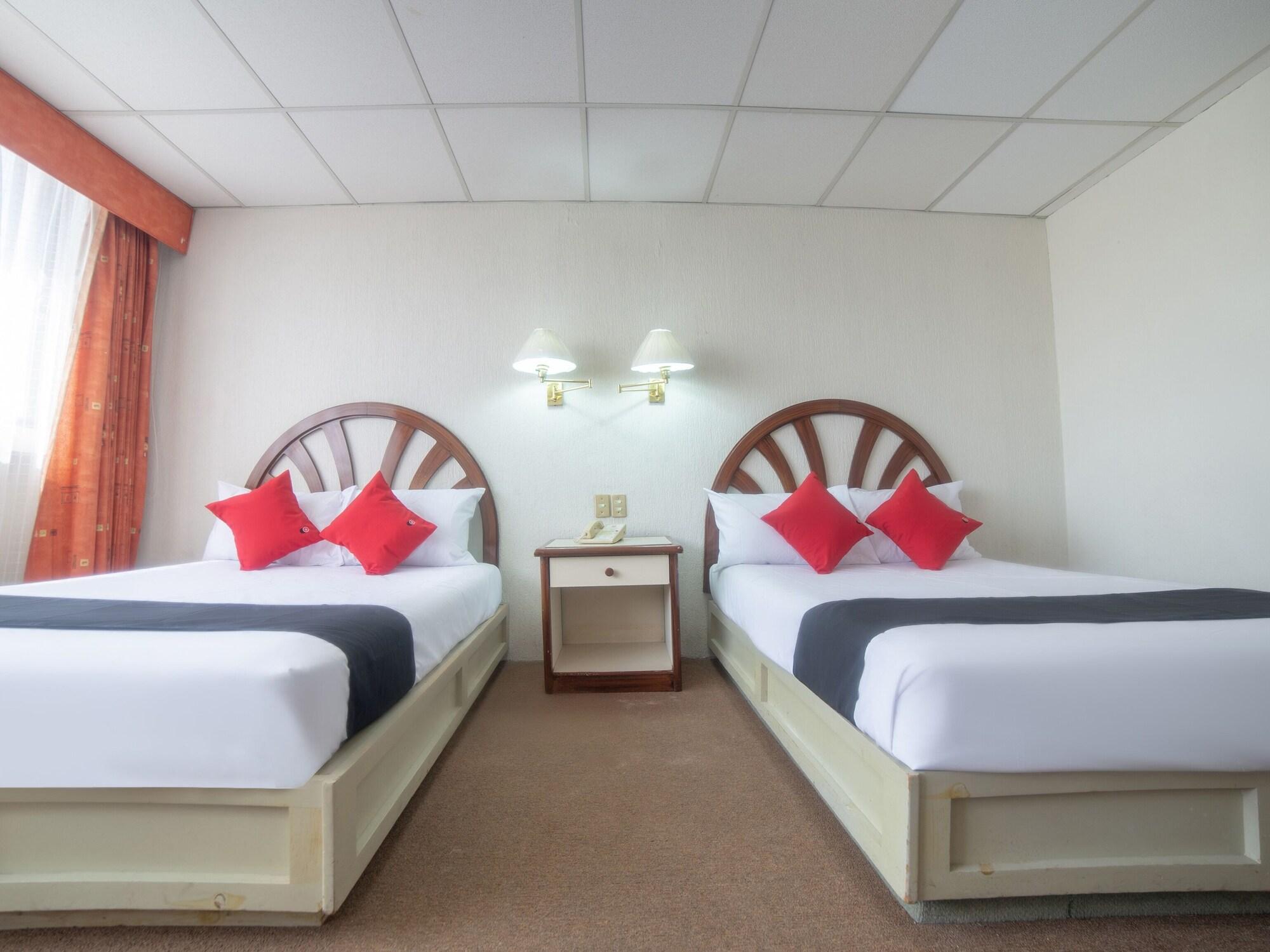 Capital O Hotel Casa Real Celaya Селая Екстериор снимка