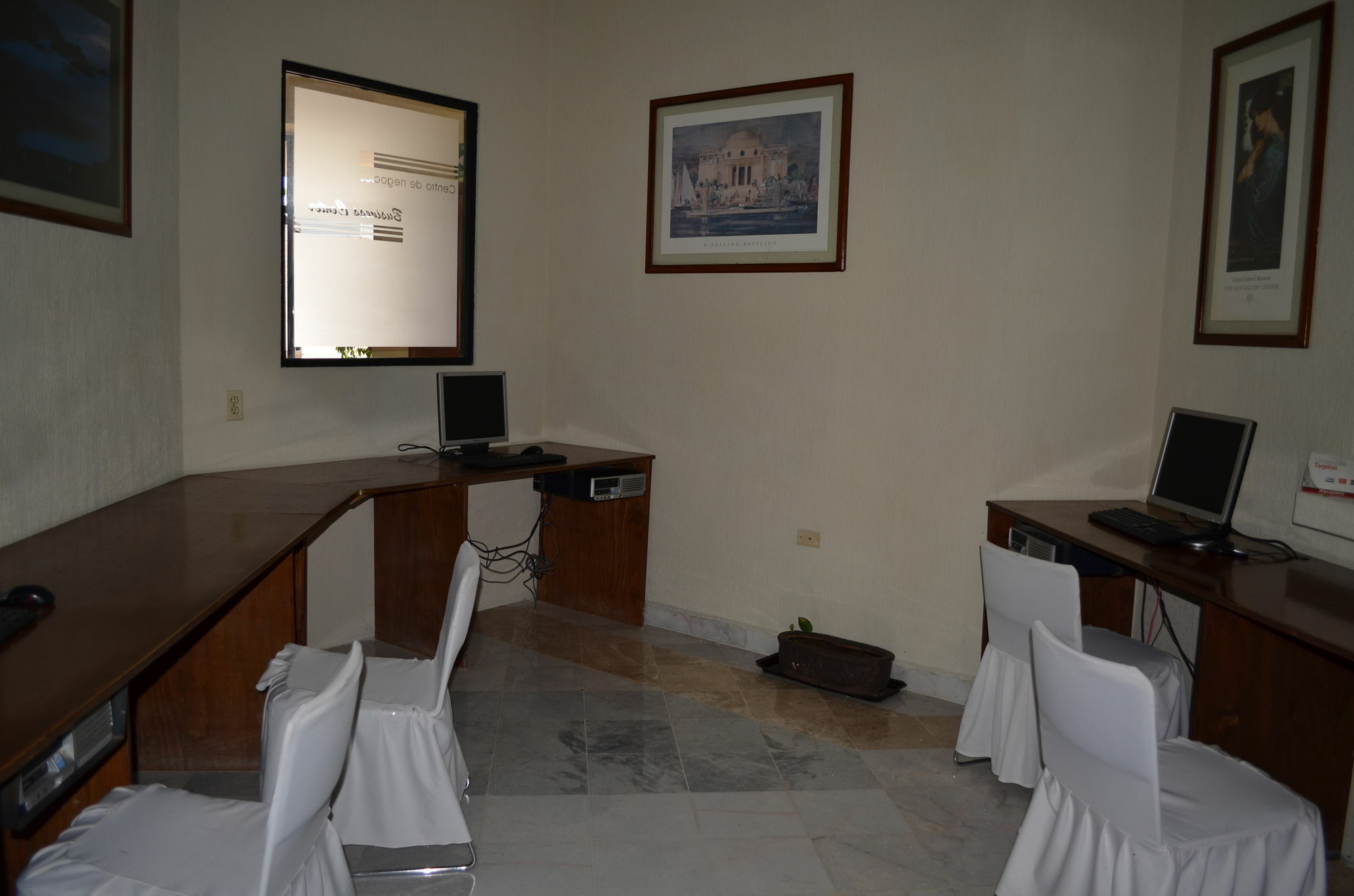 Capital O Hotel Casa Real Celaya Селая Екстериор снимка