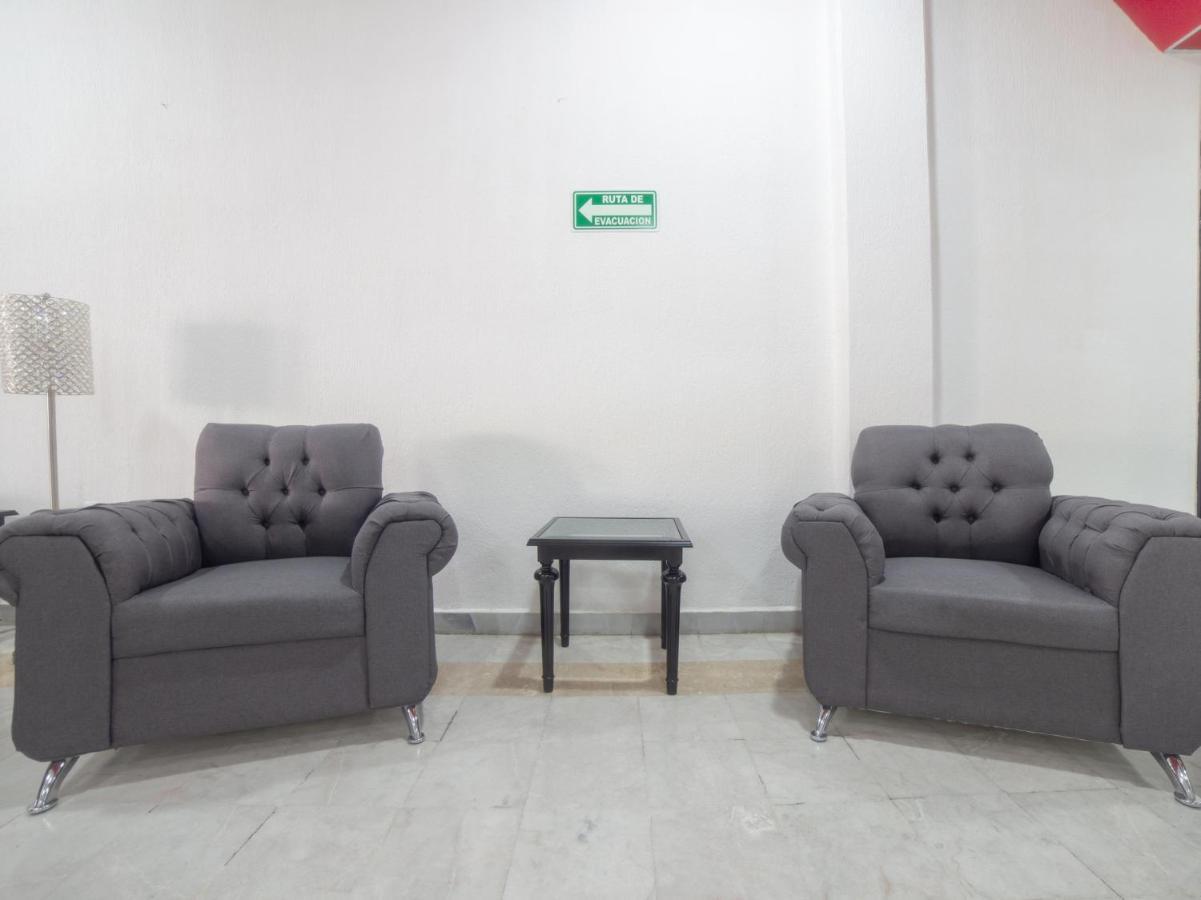 Capital O Hotel Casa Real Celaya Селая Екстериор снимка